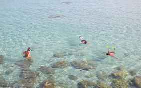 Das glasklare Wasser eignet sich ideal zum Schnorcheln